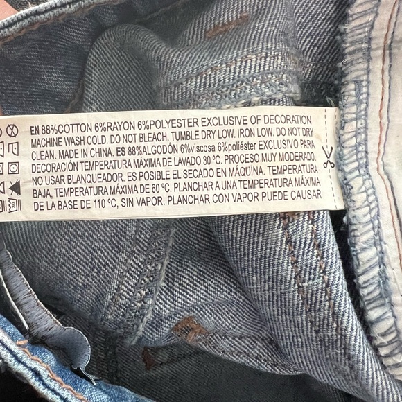 Forever 21 Distressed Skinny Jeans with Raw Chainlink Hem Sz S - Picture 7 of 7